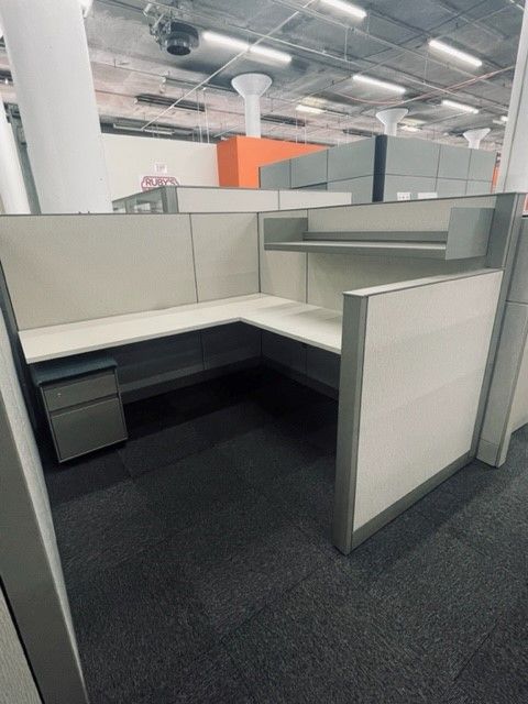 Pre-Owned Steelcase Answer Workstation (6'D x 6'W x 54"H)