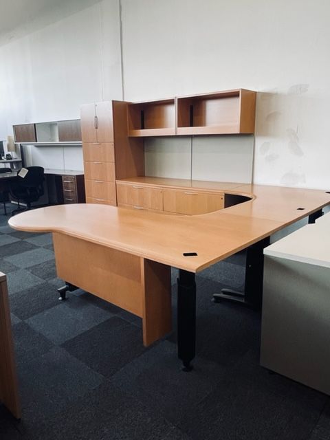 Knoll U-Shaped Private Office (Maple) LH