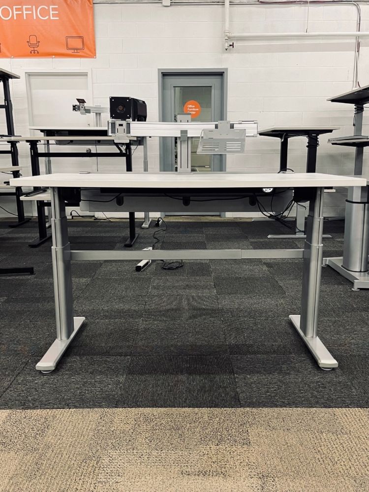 Steelcase Height Adjustable Desk (White/Silver_