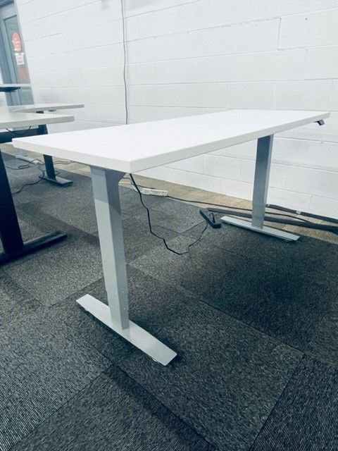Safco Medina Height Adjustable Desk