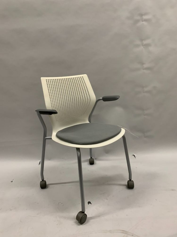Knoll MultiGeneration Mobile Side Chair (Off White/Grey)