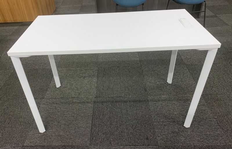 Skosh Table Desk (White Surface/White Base)