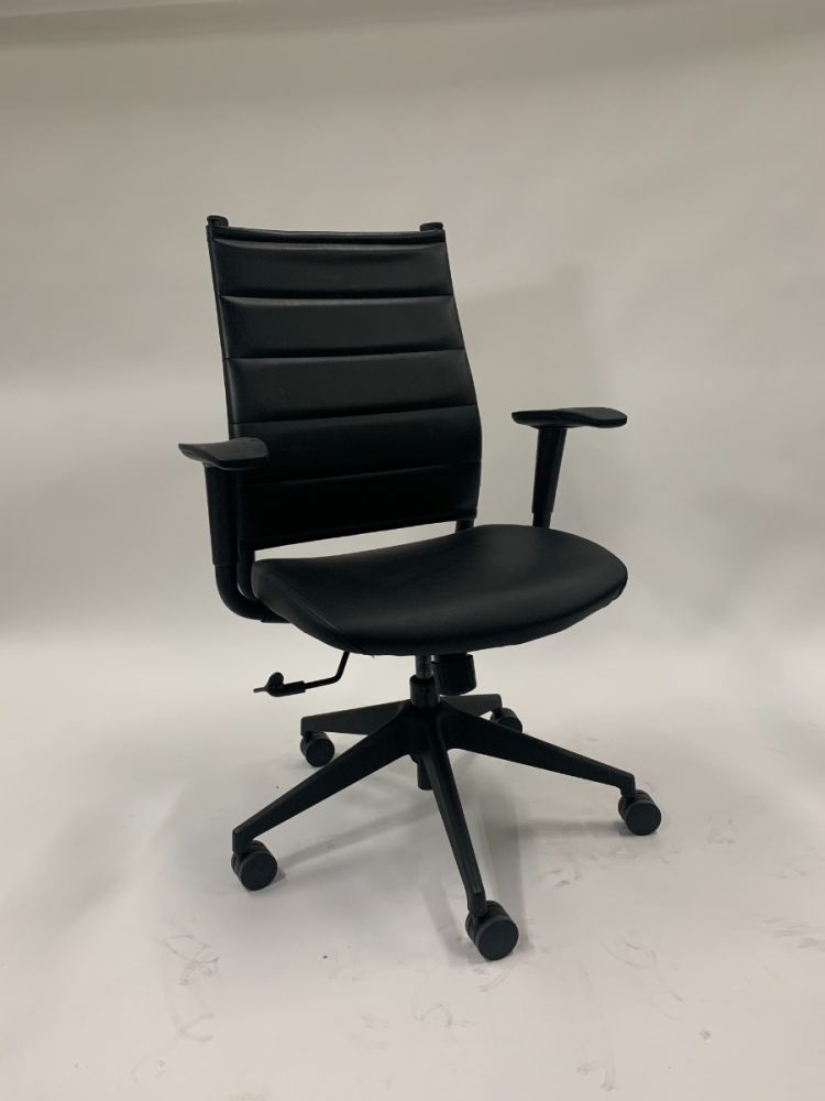 Sit On It Wit Conference Chair (Onyx/Elective Onyx)