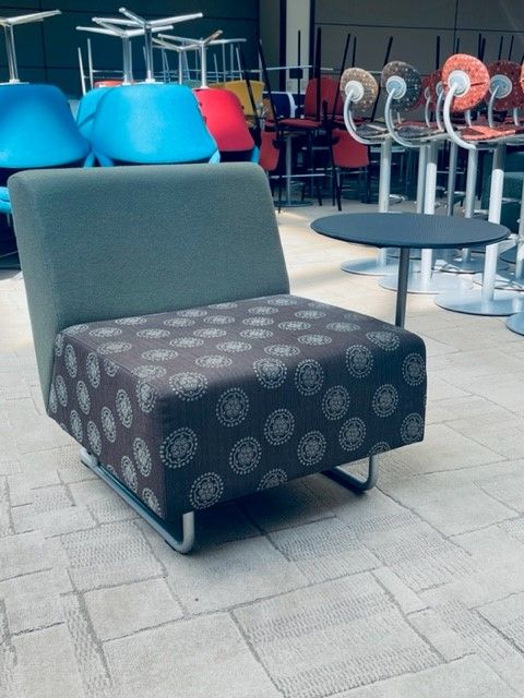 Steelcase Bix Lounge Chair w/ Tablet Arm (Light Brown)