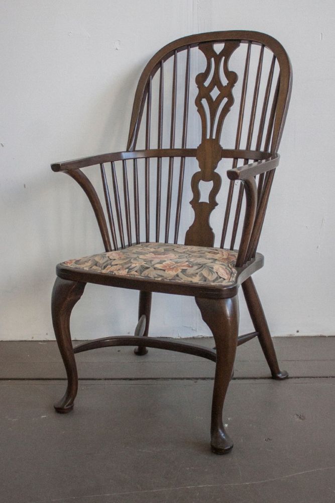 Pre-owned Baker Georgian period Windsor chairs, w/ yew frame, upholstered seat, and pierced splat.