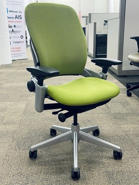 Pre-Owned Steelcase Leap V2 (Wasabi/Platinum)