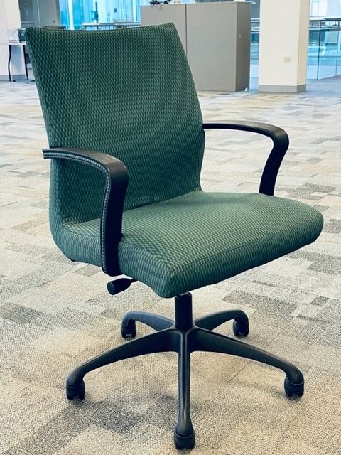 Steelcase Chord Mid Back Conference Chair (Green Speckled)