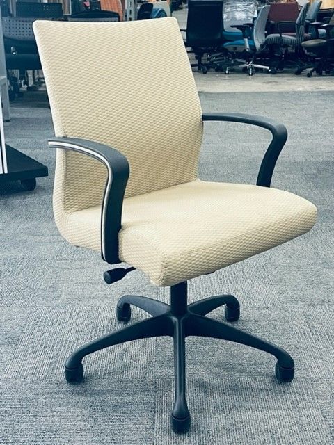 Steelcase Chord Mid Back Conference Chair (Tan)