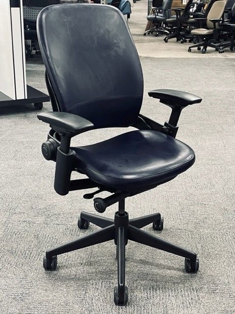 Steelcase Leap V2 Task Chair (Purple/Black)