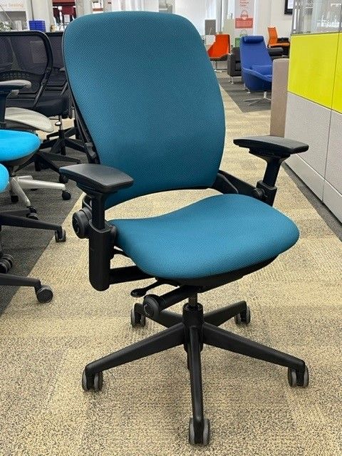 Pre-Owned Steelcase Leap V2 (Bee/Black)