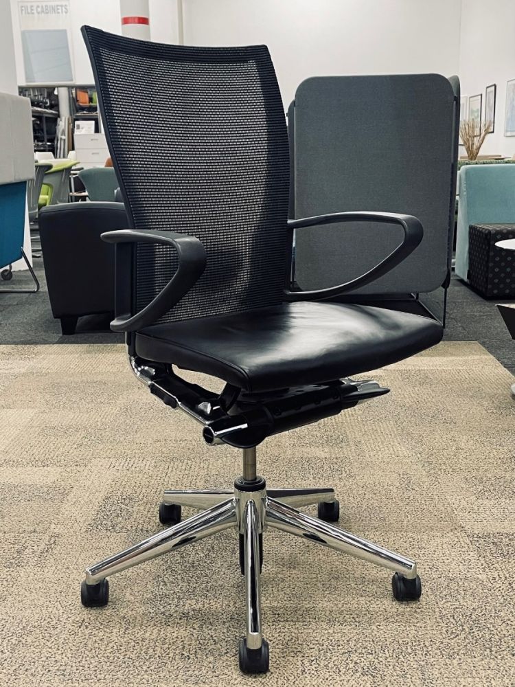 Haworth X99 Conference Chair (Black/Chrome)