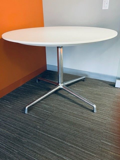 Steelcase Sw_1 42" Round Table